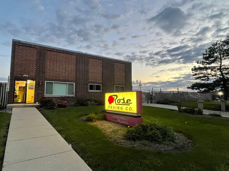 Primary Photo Of 1539 Bourbon Pky, Streamwood Warehouse For Sale