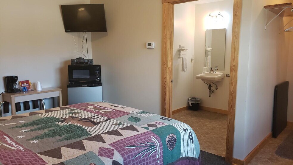 More Photos Of 9000 Congdon Blvd, Duluth Hotel For Sale