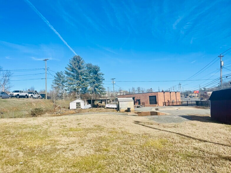 More Photos Of 500 W Fleming Dr, Morganton Warehouse For Lease