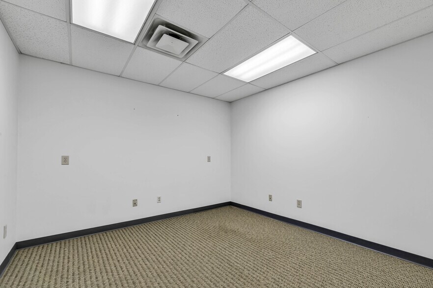 More Photos Of 1042 Dublin Rd, Columbus Storefront Retail Office For Lease