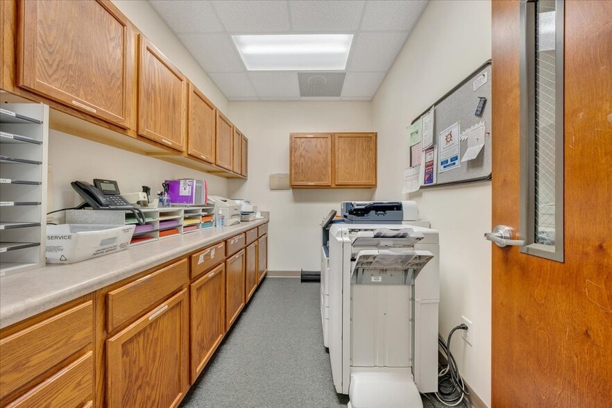 More Photos Of 2408 Electric Rd, Roanoke Medical For Lease