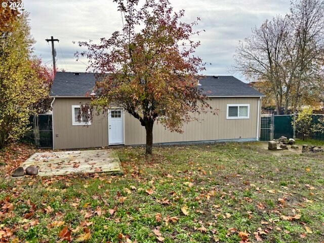 More Photos Of 512 NW Cecil Ave, Roseburg Office For Sale