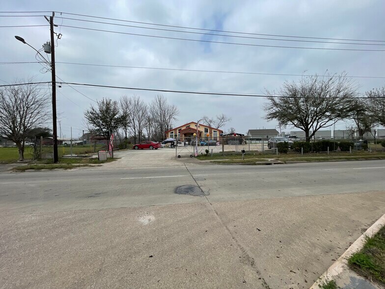 More Photos Of 11727 Wallisville Rd, Houston Auto Dealership For Lease