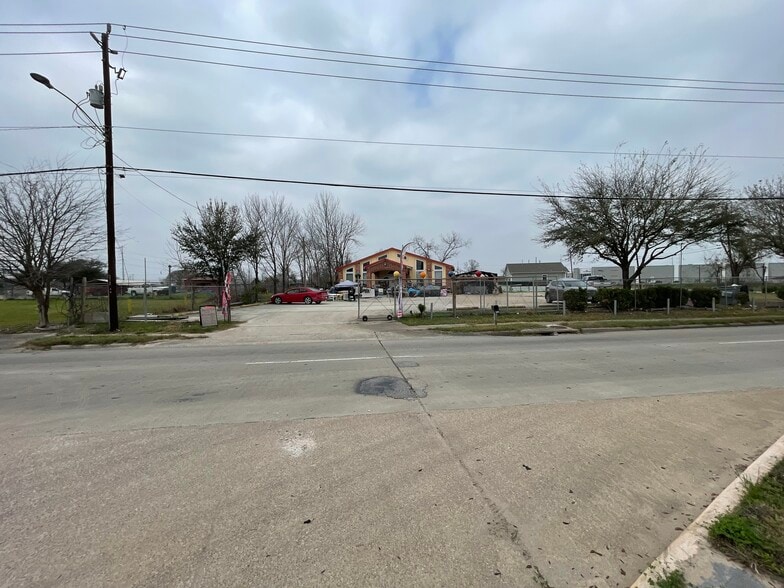 More Photos Of 11727 Wallisville Rd, Houston Auto Dealership For Sale