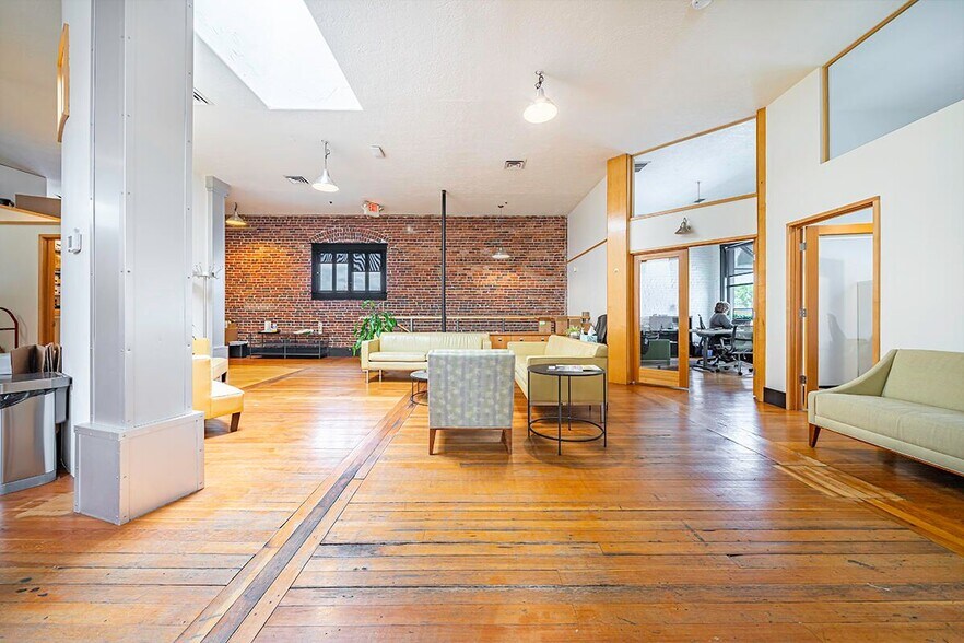 More Photos Of 139 E Main St, Ashland Office Residential For Lease