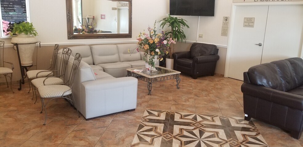 More Photos Of 1900 N Mills Ave, Orlando Medical For Lease