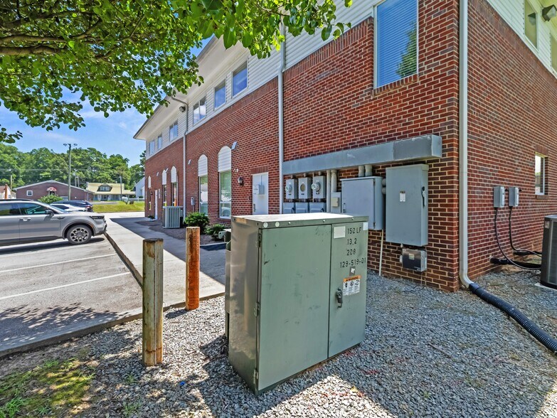 More Photos Of 417 Vance St, Clinton Medical For Sale