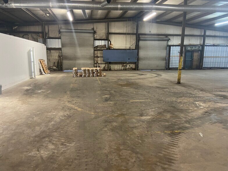 More Photos Of 1014 Holloway Ave, Albany Warehouse For Sale