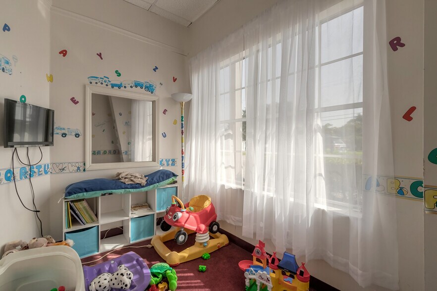 More Photos Of 1036 Derbyshire Rd, Daytona Beach Office For Sale