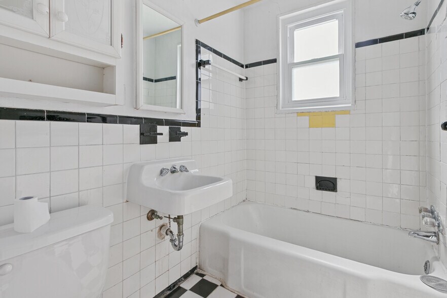 More Photos Of 1823-1825 E Capitol St SE, Washington Apartments For Sale