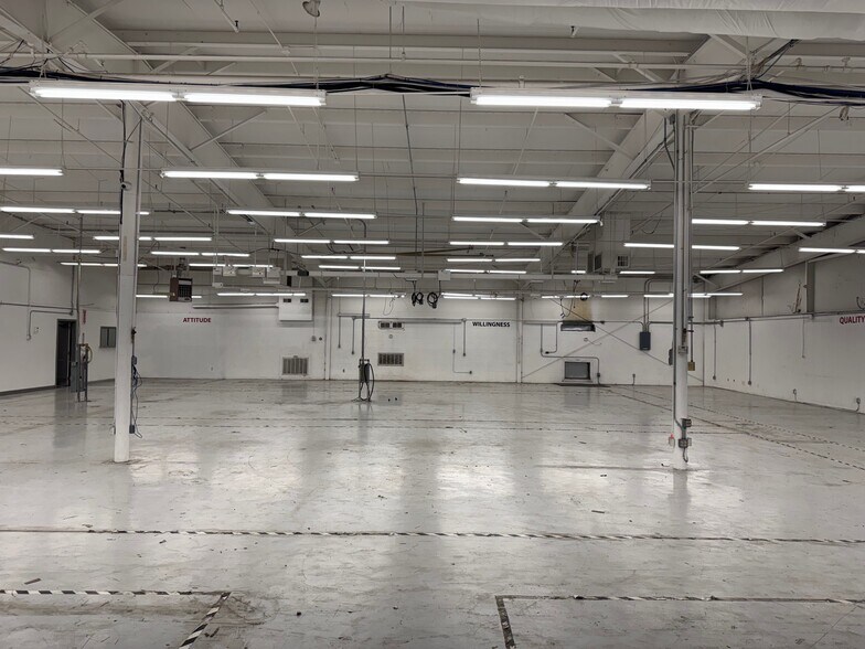 More Photos Of 7700 E 38th St, Tulsa Manufacturing For Lease