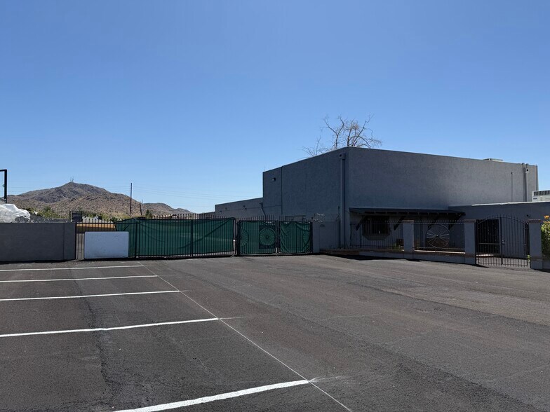 More Photos Of 10729 N 19th Ave, Phoenix Flex For Sale