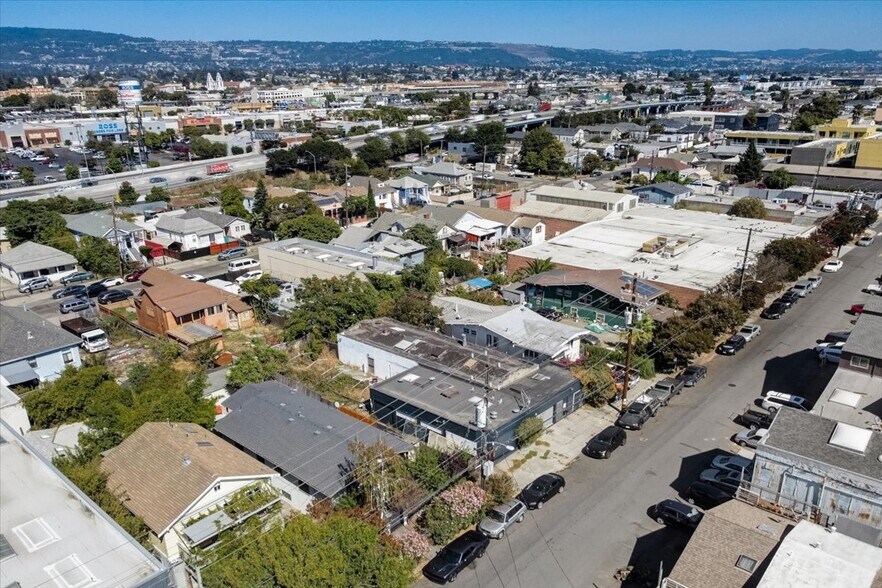 More Photos Of 2928-2930 Chapman St, Oakland Warehouse For Sale