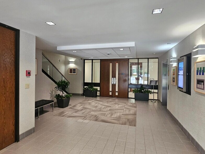 More Photos Of 3000 Highwoods Blvd, Raleigh Office For Lease