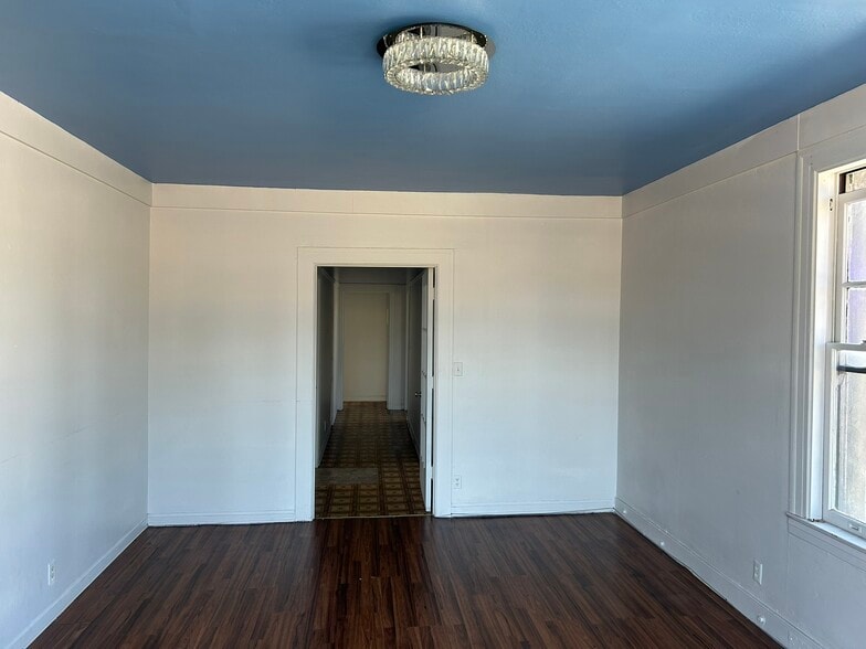 More Photos Of 1856 W Washington Blvd, Los Angeles General Retail For Sale