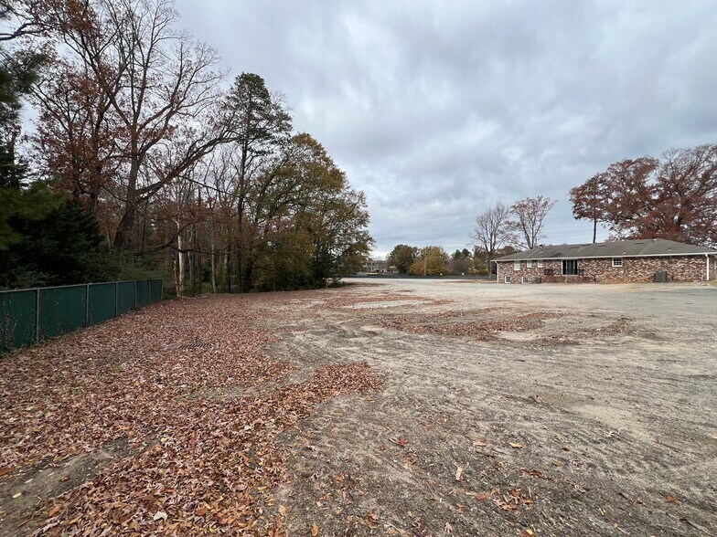 More Photos Of 526-530 Lyle Cir, Lawrenceville Light Manufacturing For Sale