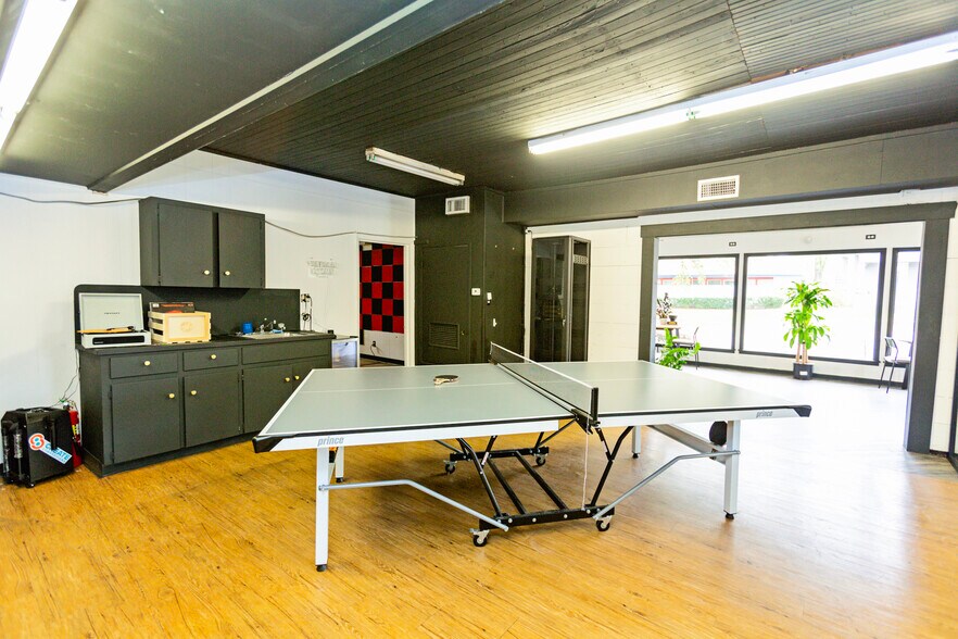 More Photos Of 415 N Main St, Belton General Retail For Sale