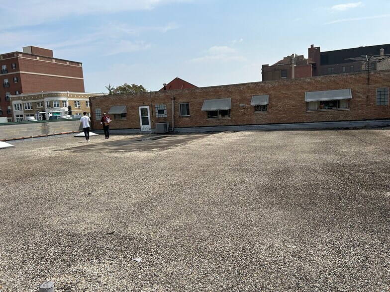 More Photos Of 1106-1110 Madison St, Oak Park Specialty For Sale