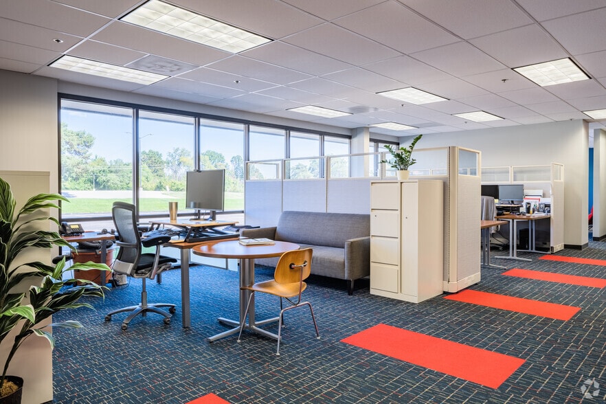 More Photos Of 9355-9375 Dielman Industrial Dr, Olivette Showroom For Lease
