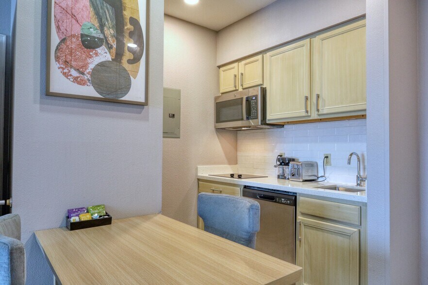 More Photos Of 14450 Park Row Dr, Houston Hotel For Sale