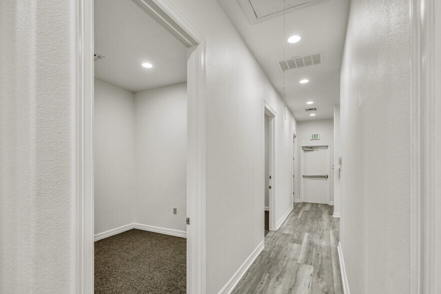 More Photos Of 5727 W I-10 Fwy, San Antonio Office For Lease