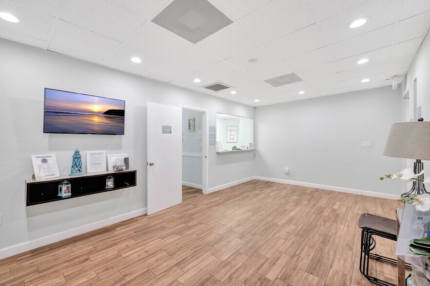 More Photos Of 3157 N University Dr, Davie Medical For Lease