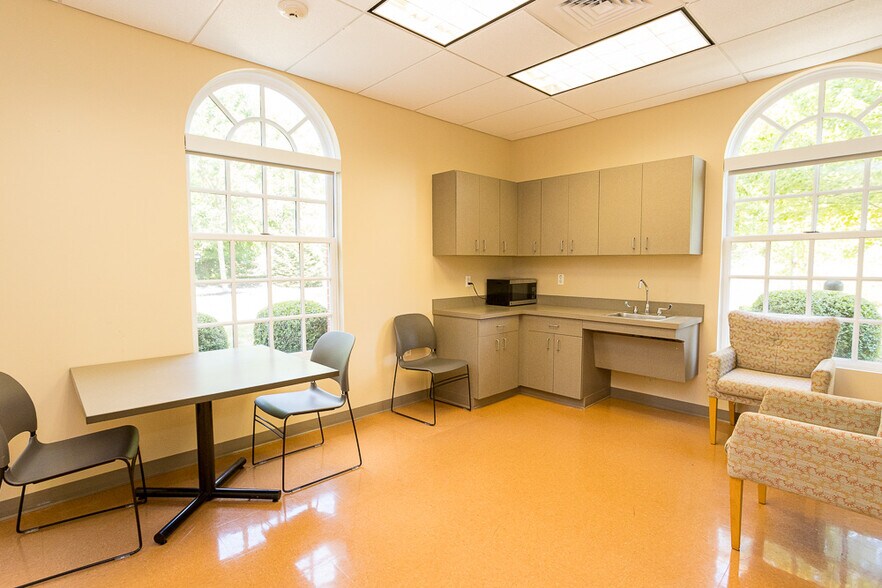 More Photos Of 178 Center St, Clinton Township Medical For Lease