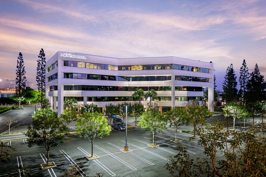 More Photos Of 725 W Town and Country Rd, Orange Medical For Sale