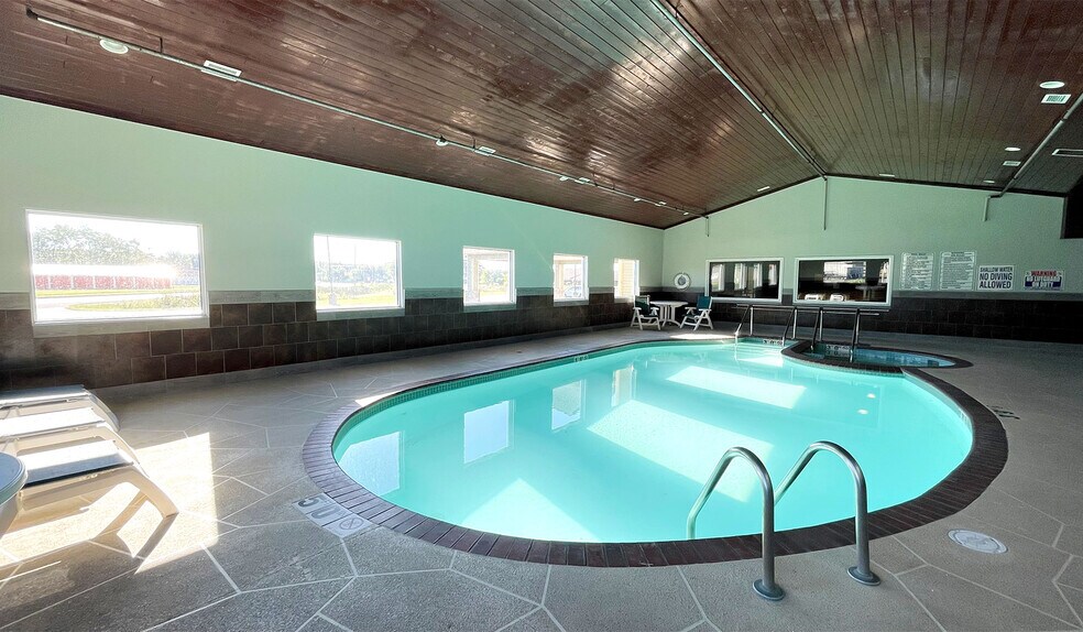 More Photos Of 717 E Bannerman Ave, Redgranite Hotel For Sale