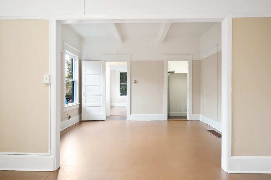 More Photos Of 1425 Palm Ave SW, Seattle Multifamily For Sale