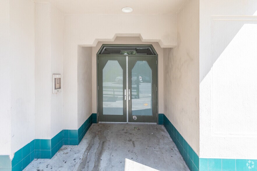 More Photos Of 836 Yates St, Victoria Office For Lease