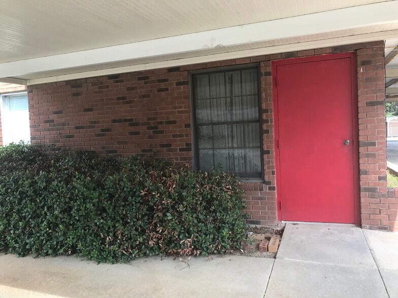 More Photos Of 1141 Cochran Hwy, Eastman Showroom For Sale