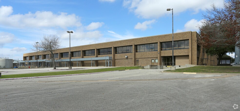 More Photos Of 5900 E Ben White Blvd, Austin Office For Lease