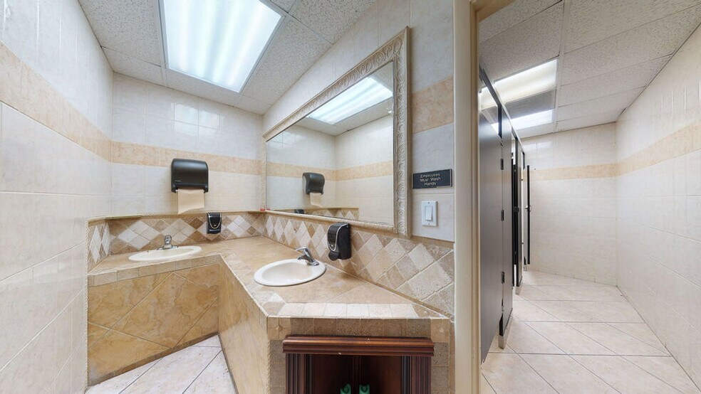 More Photos Of 4701 E Moody Blvd, Palm Coast Restaurant For Sale