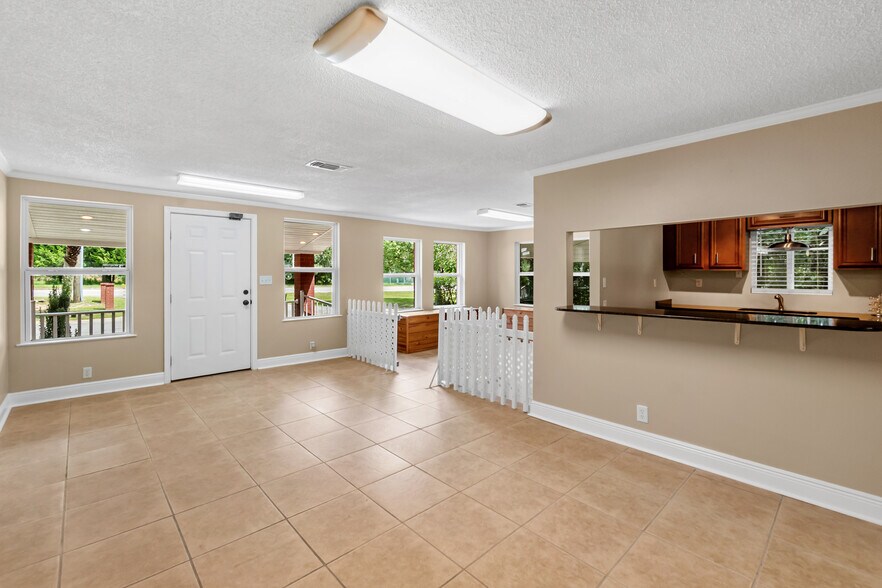 More Photos Of 7103 Mobile Hwy, Pensacola Freestanding For Sale