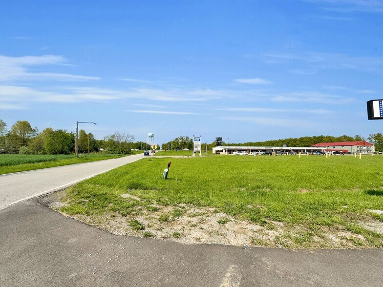 More Photos Of 101-117 32 Pky, Williamsburg Storefront For Lease