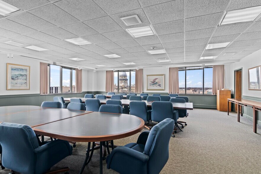 More Photos Of 205 S 5th St, Springfield Office For Lease