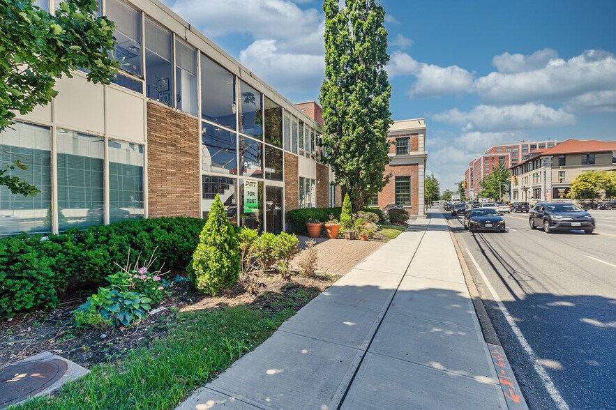 More Photos Of 220 Old Country Rd, Mineola Office For Sale