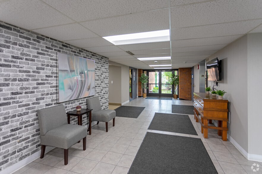 More Photos Of 3550 Lexington Ave N, Shoreview Medical For Lease