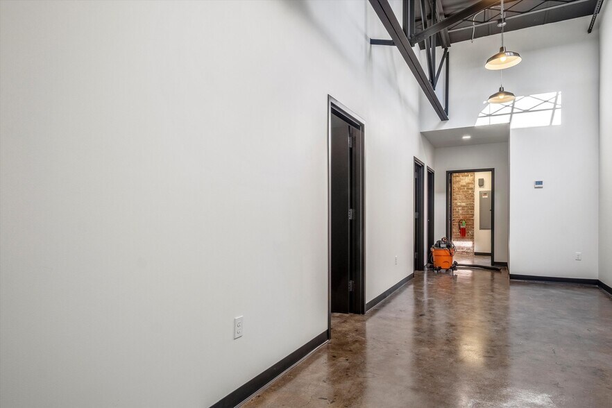More Photos Of 12 NW 13th St, Oklahoma City General Retail For Lease