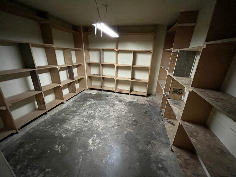 More Photos Of 1710 Antelope Rd, White City Warehouse For Lease