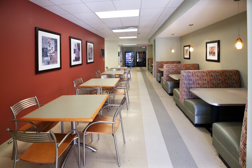 More Photos Of 1905 Doctors Hospital Dr, Bridgeport Healthcare For Sale