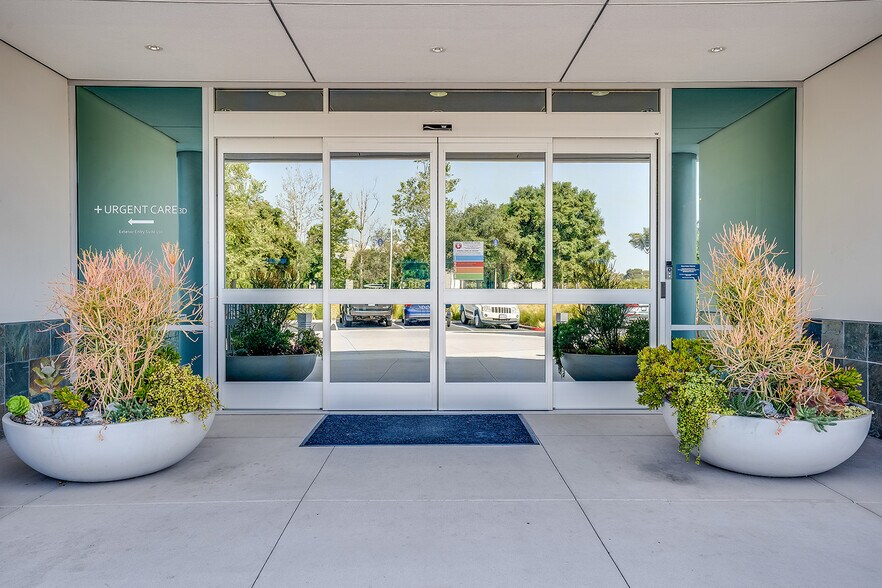 More Photos Of 6010 Hidden Valley Rd, Carlsbad Medical For Lease