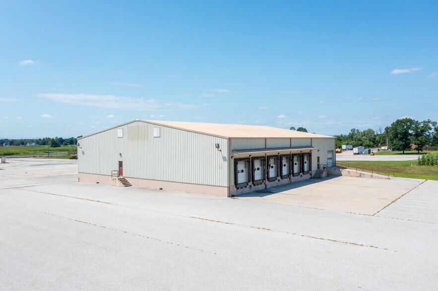 Primary Photo Of 125 Frock Dr, New Oxford Unknown For Lease