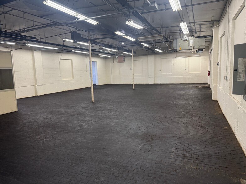 More Photos Of 36 Cedar St, East Hartford Manufacturing For Lease