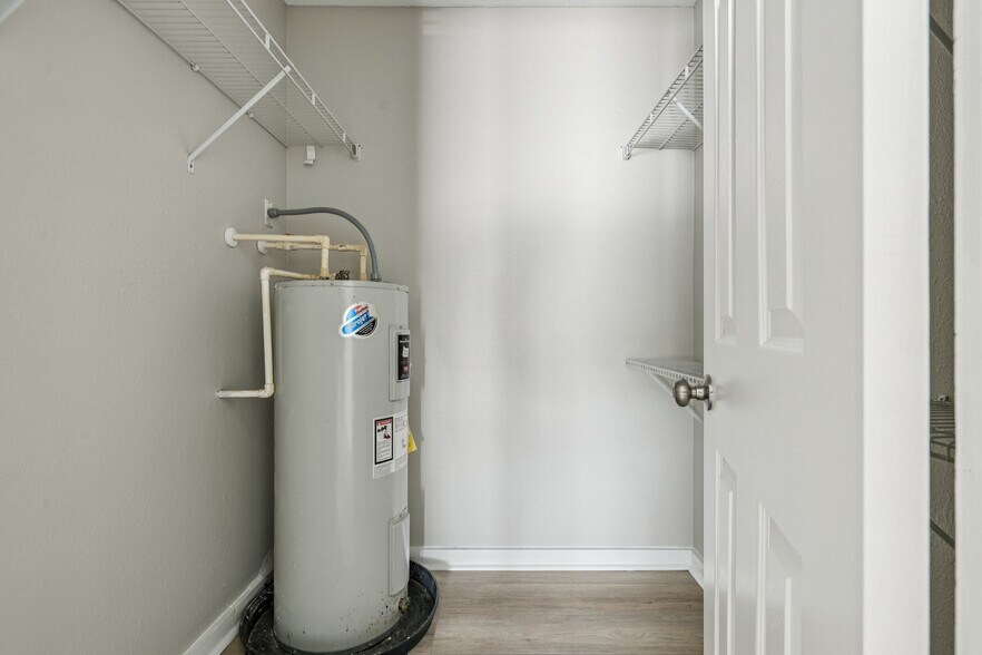 More Photos Of 801 W Montrose St, Clermont Restaurant For Sale