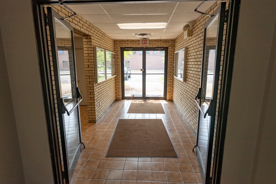 More Photos Of 320 Bilmar Dr, Pittsburgh Office For Sale