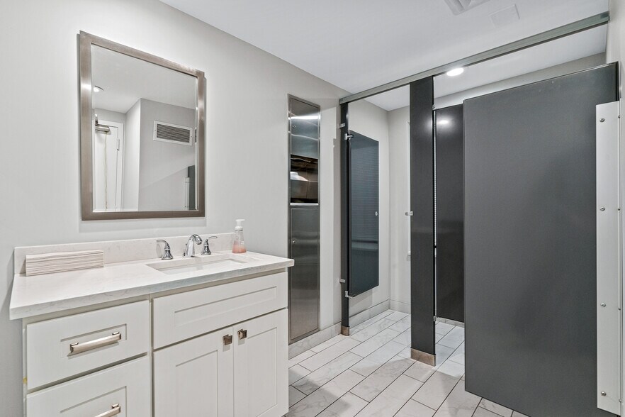 More Photos Of 21 Merchants Row, Boston Loft Creative Space For Sale