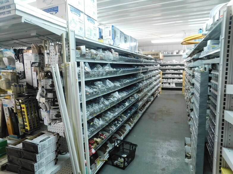 More Photos Of 2086 E US Highway 36, Rockville Convenience Store For Sale