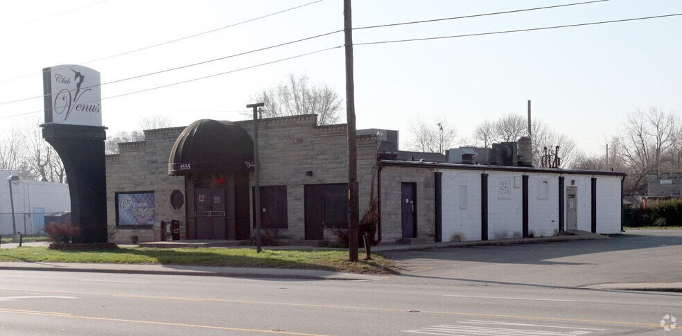 More Photos Of 3535 W 16th St, Indianapolis Bar For Sale